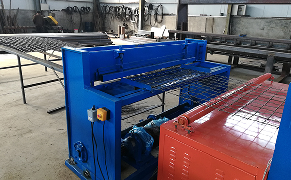 全自動煤礦支護(hù)網(wǎng)編織機案例